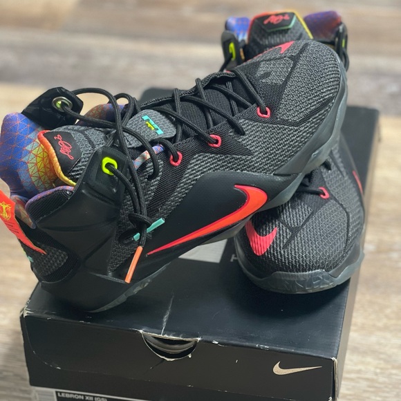 Boys Lebron Xll - Picture 7 of 11